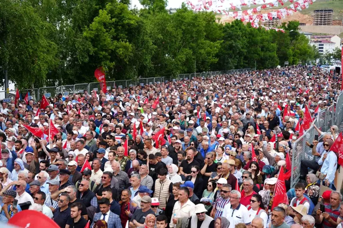 chp-lideri-ozgur-ozel-bayburtta-miting-duzenledi-bAh5zwbZ.jpg