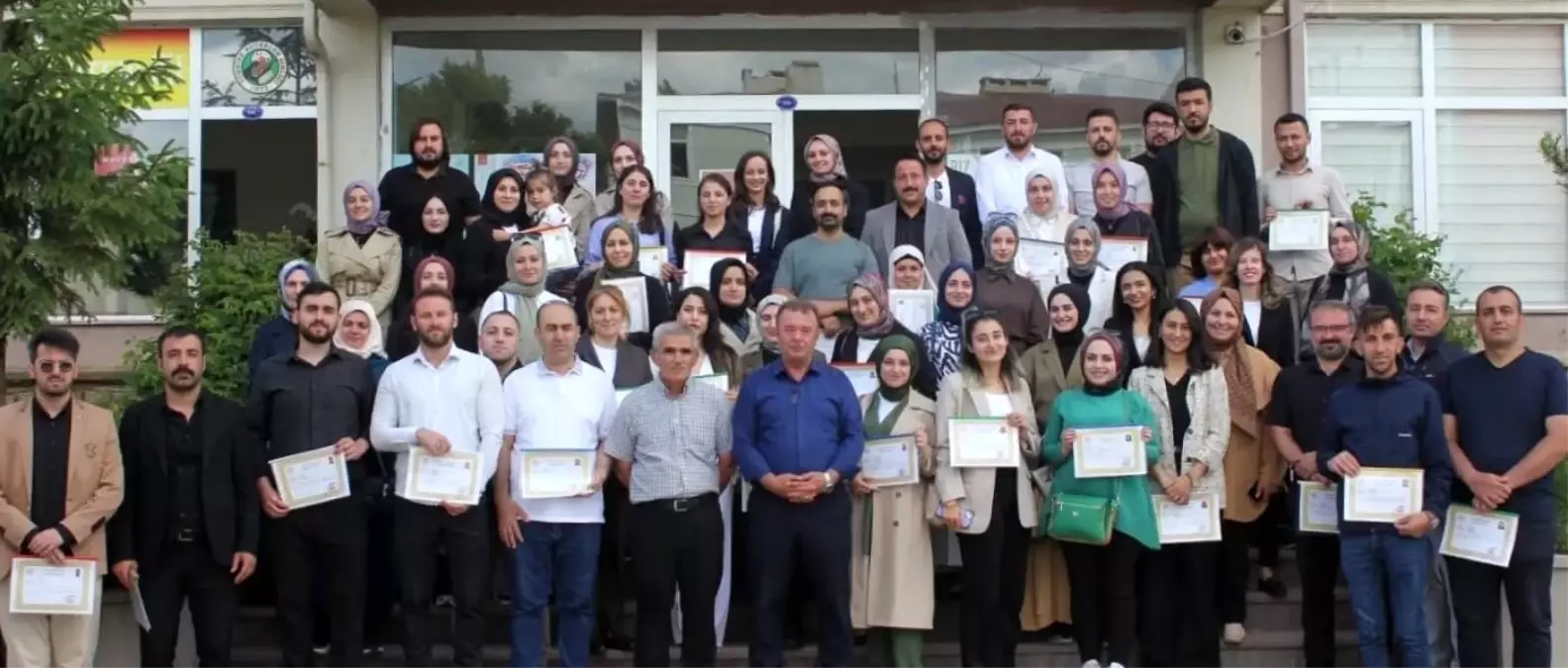 demirozunde-63-egitimci-muvaffakiyet-evraki-ile-odullendirildi-leMrrfKS.jpg