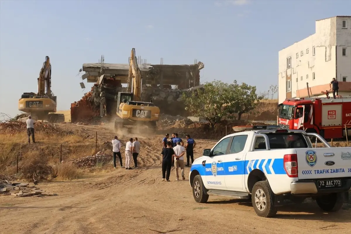 batmanda-ruhsatsiz-yapi-yikildi-cAfY9E8D.jpg