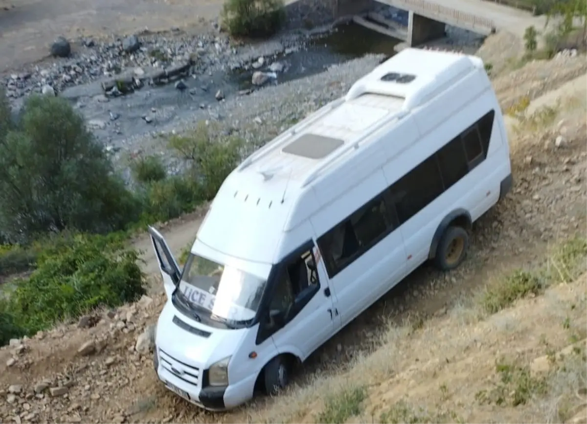 bingolde-cami-acilisindan-donen-minibus-sarampole-devrildi-7-yarali-uuDMR7xb.jpg